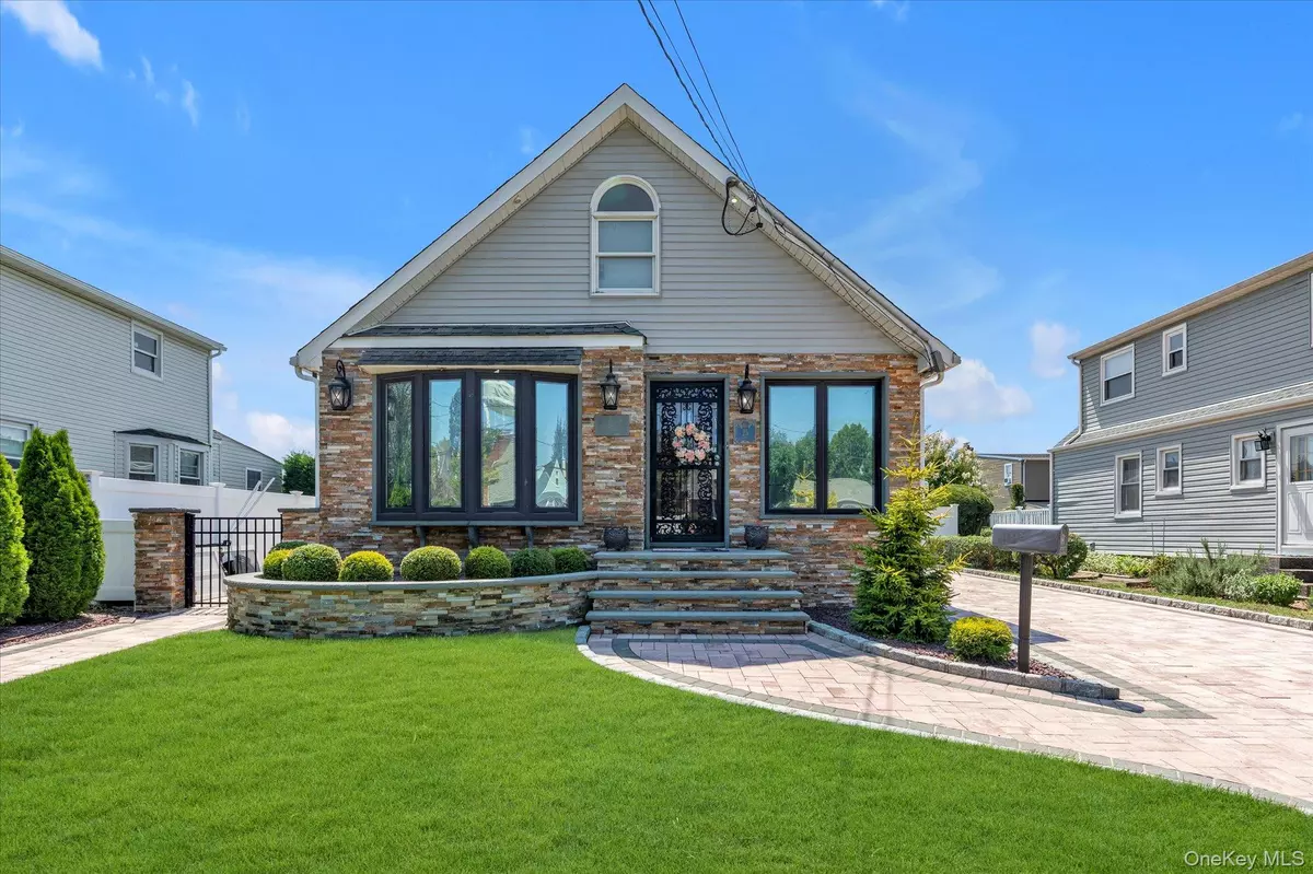 Westbury, NY 11590,25 Winnie CT