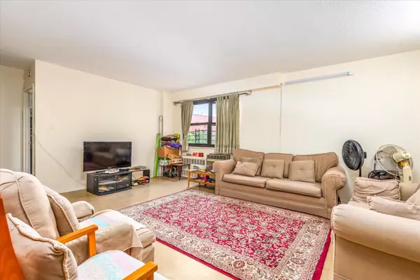 Woodside, NY 11377,39-60 54th ST #6H