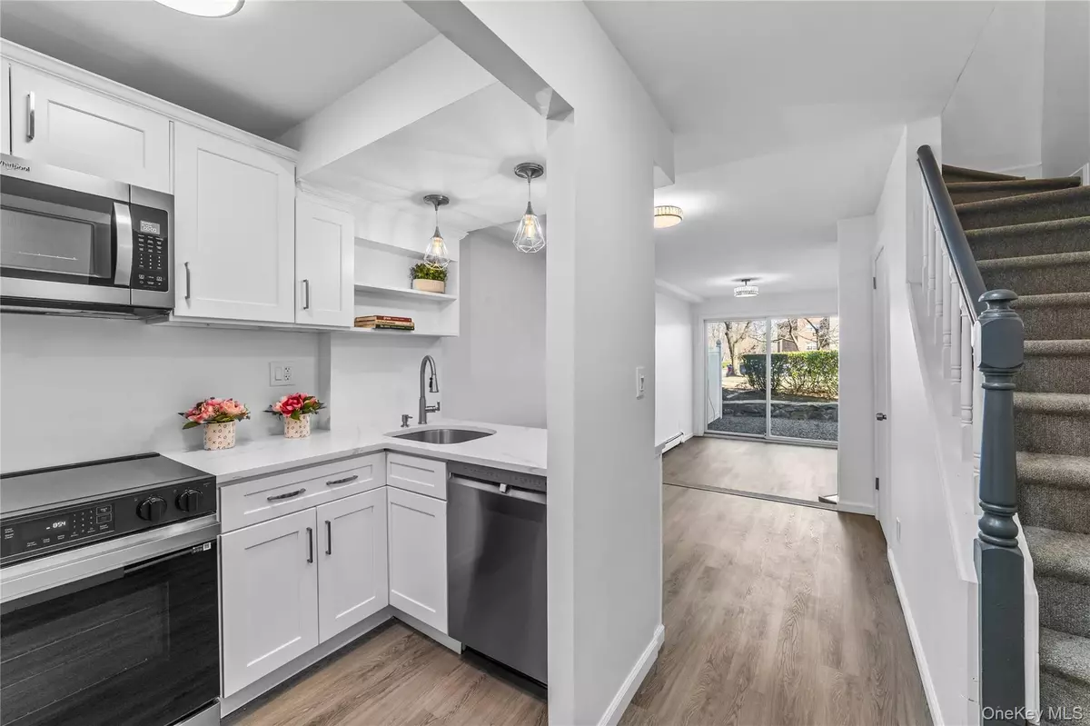 White Plains, NY 10603,10 Westview AVE #H