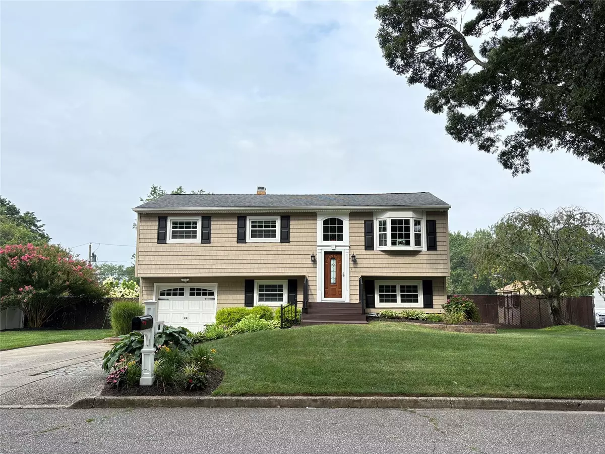 Farmingville, NY 11738,18 Hofstra DR