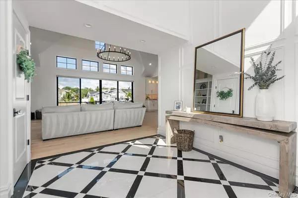 Massapequa Park, NY 11762,10 Skylark RD