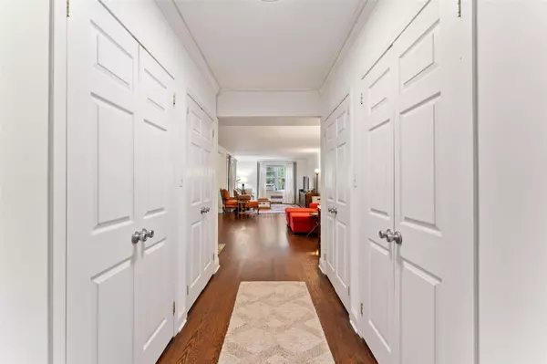 Bronxville, NY 10708,65 Durham RD #2E