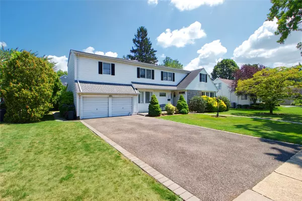Garden City, NY 11530,143 Tanners Pond RD