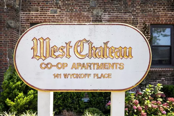 Woodmere, NY 11598,141 Wyckoff PL #2E