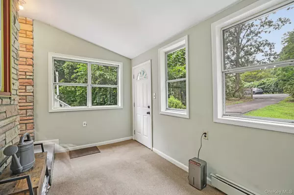 Newburgh, NY 12550,501 Circle LN