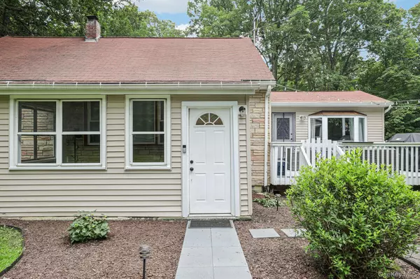 Newburgh, NY 12550,501 Circle LN