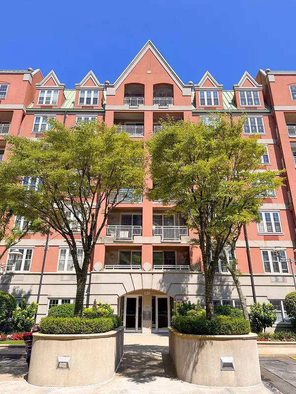 120 Oceana DR #4B, Brooklyn, NY 11235