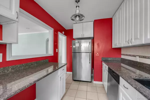Bayside, NY 11364,219-27 75 AVE #2