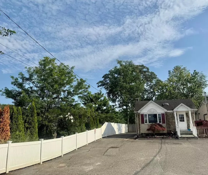 774 Townline RD, Hauppauge, NY 11788