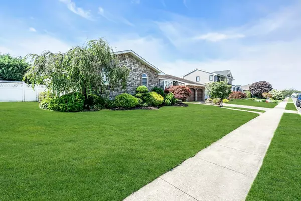 Massapequa Park, NY 11762,34 Andrews DR