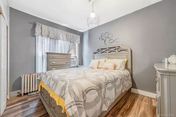 Rockaway Park, NY 11694,144 Beach 121st ST #2A