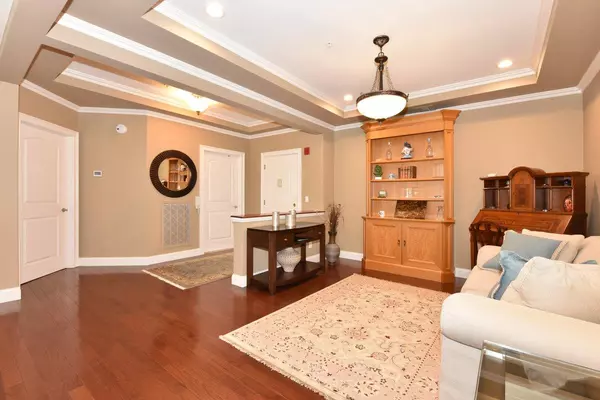 Westbury, NY 11590,415 Pacing WAY
