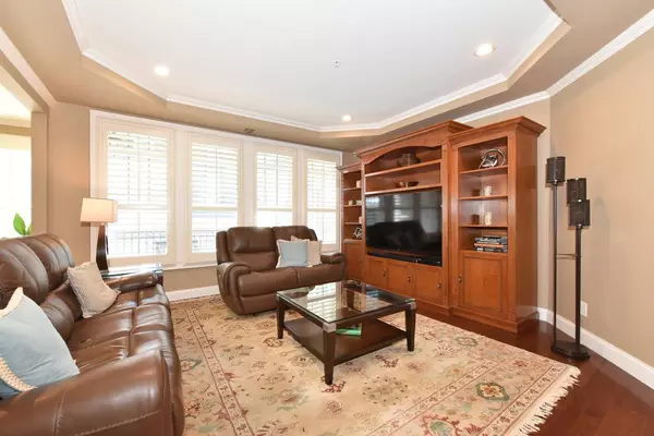 Westbury, NY 11590,415 Pacing WAY