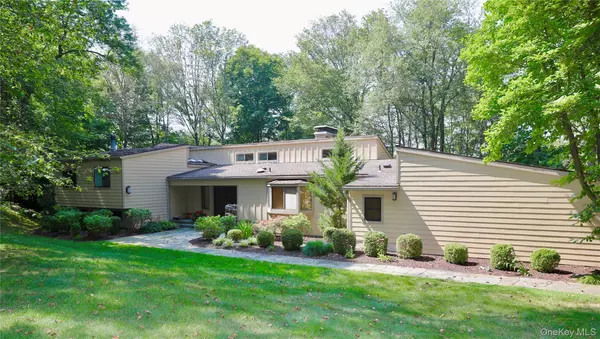 33 Greenlawn RD, Amawalk, NY 10501