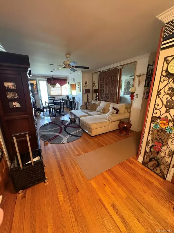 Howard Beach, NY 11414,153-25 88th street 88th Street #5L