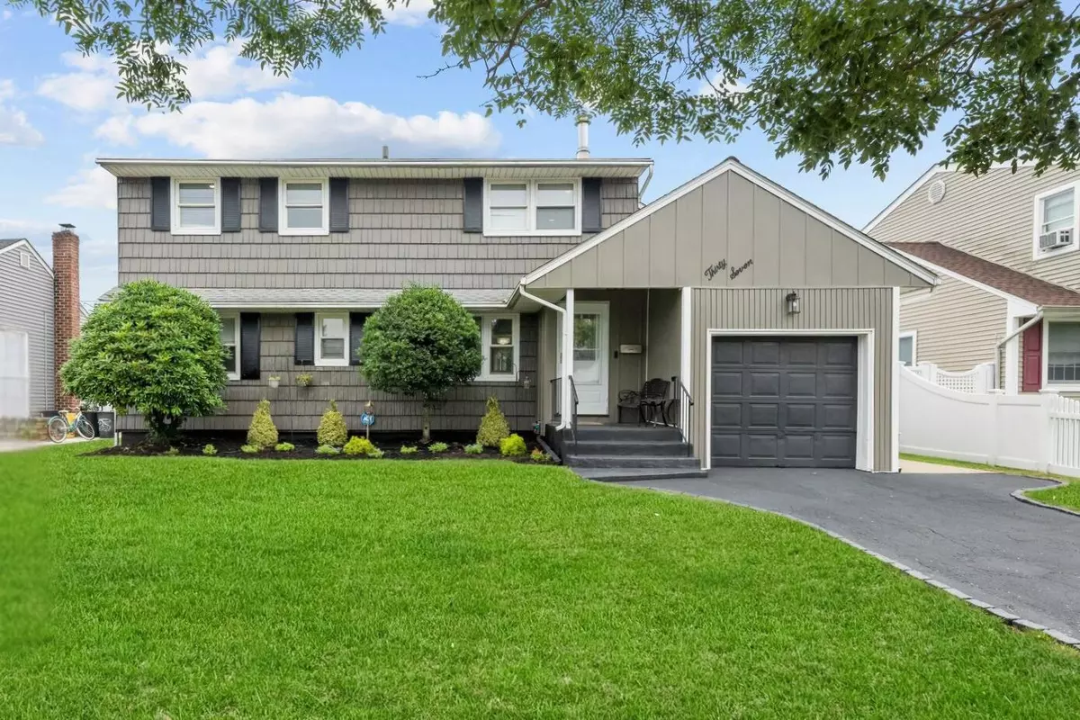 Farmingdale, NY 11735,37 Scholl DR