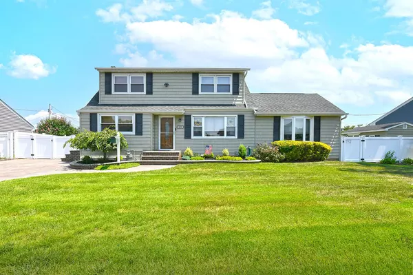 859 Brent DR, Wantagh, NY 11793