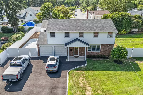 Deer Park, NY 11729,61 Andover DR