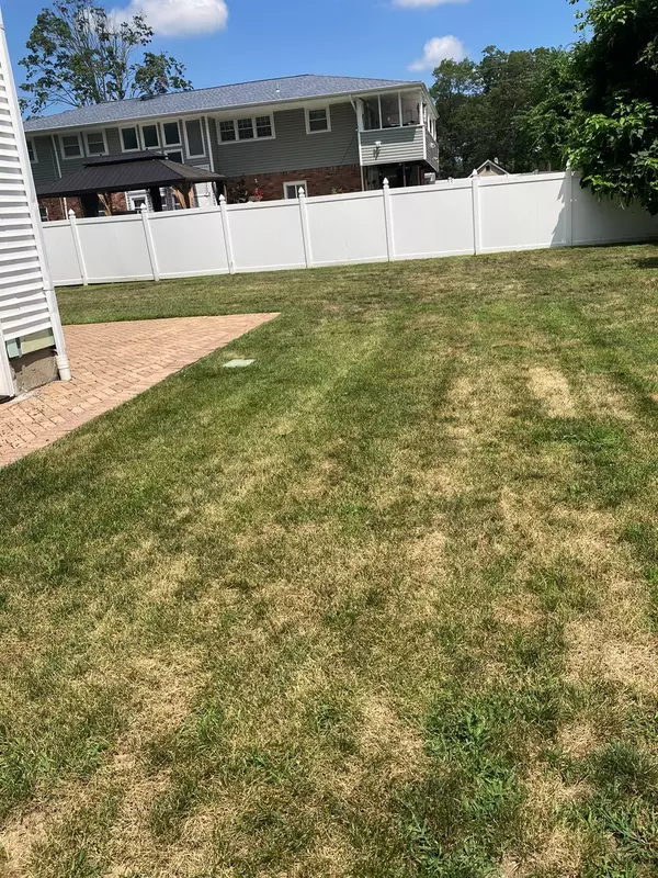 West Babylon, NY 11704,745 Centerwood ST