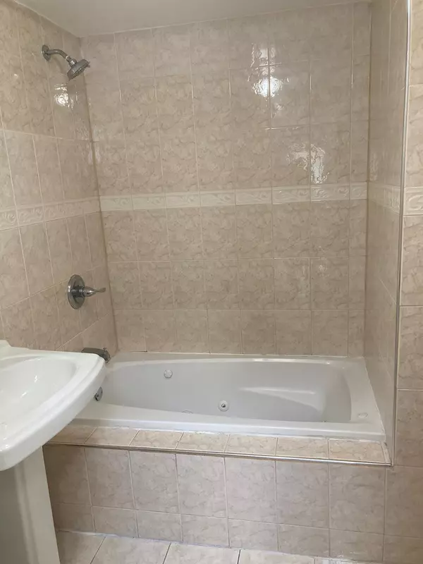West Babylon, NY 11704,745 Centerwood ST