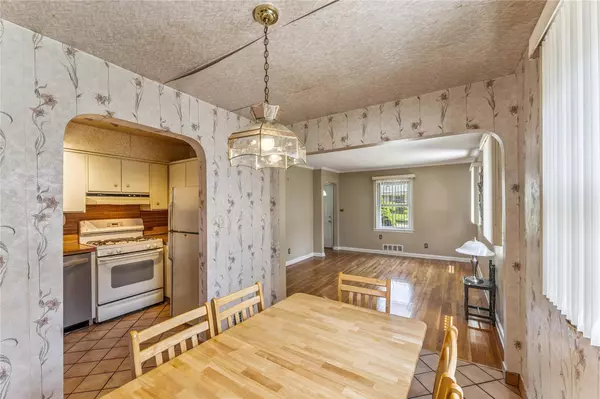 Williston Park, NY 11596,248 Cushing AVE