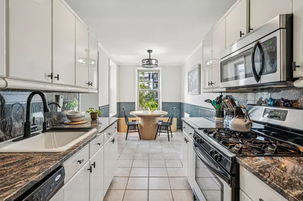 Long Beach, NY 11561,560 West Broadway #1G
