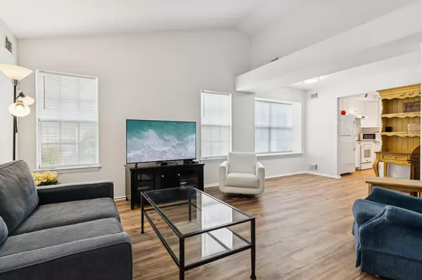 Ridge, NY 11961,293 Glen DR