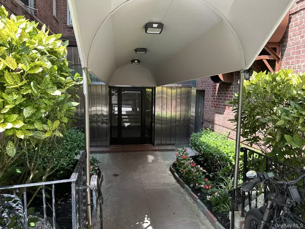 Kew Gardens, NY 11415,123-25 82nd AVE #3P