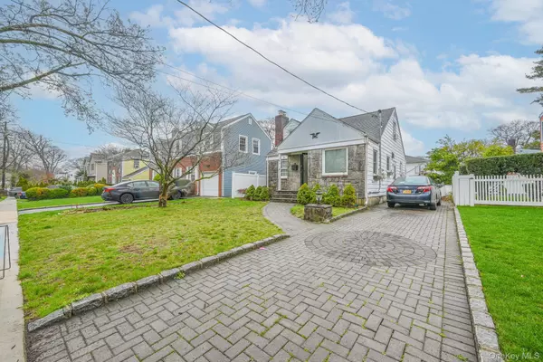 Valley Stream, NY 11580,216 Home ST