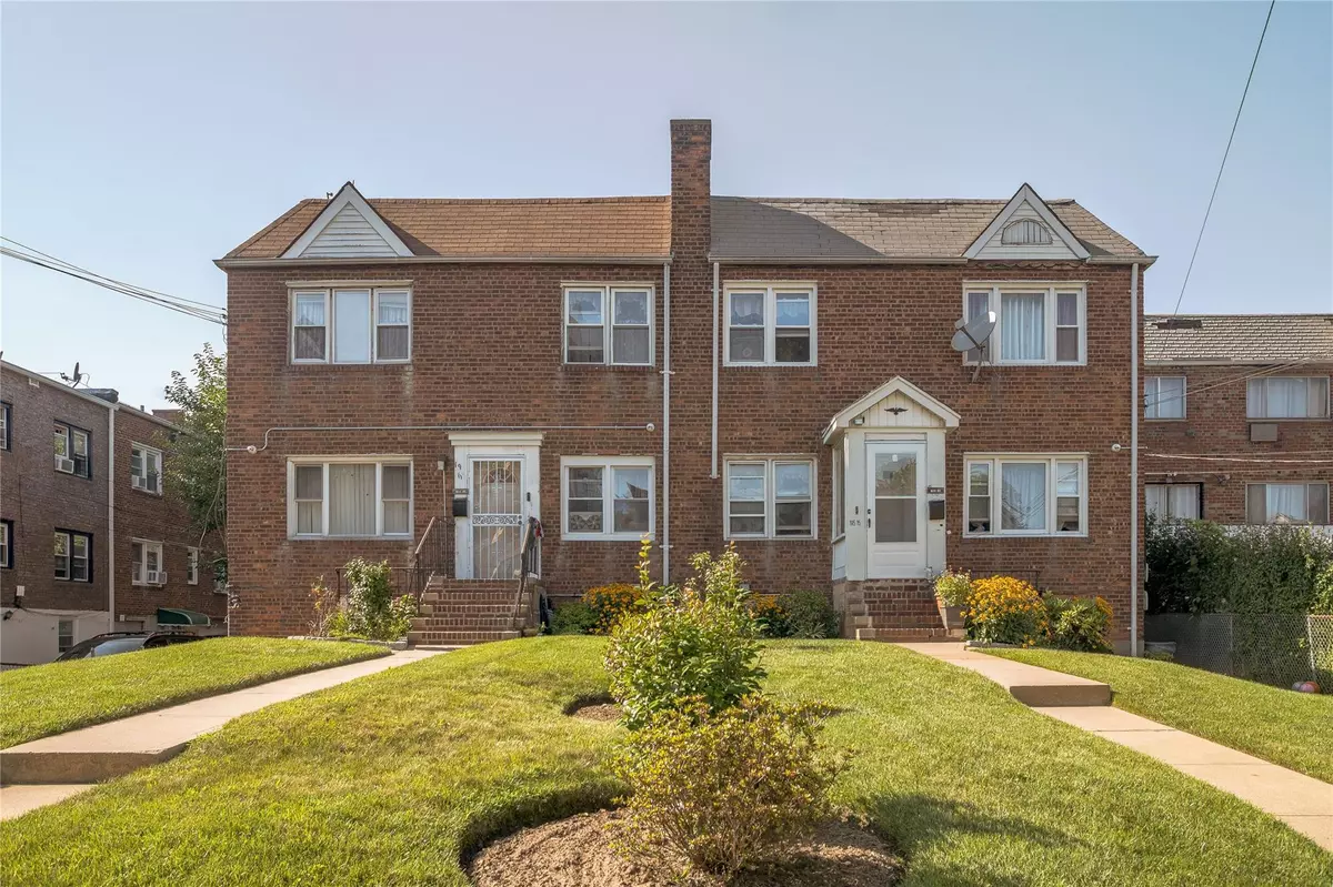 Hollis, NY 11423,19511 Woodhull AVE