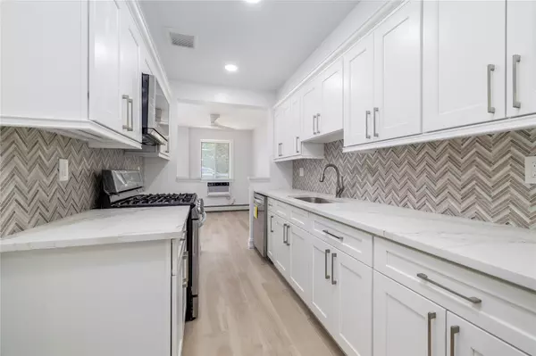 Rockville Centre, NY 11570,85 S CENTRE AVENUE #A16