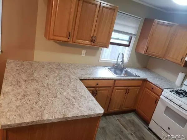 East Patchogue, NY 11772,3 Bertha ST