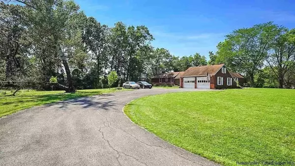 Saugerties, NY 12477,620 Ulster Landing RD