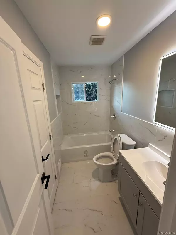 Brentwood, NY 11717,160 Van ST
