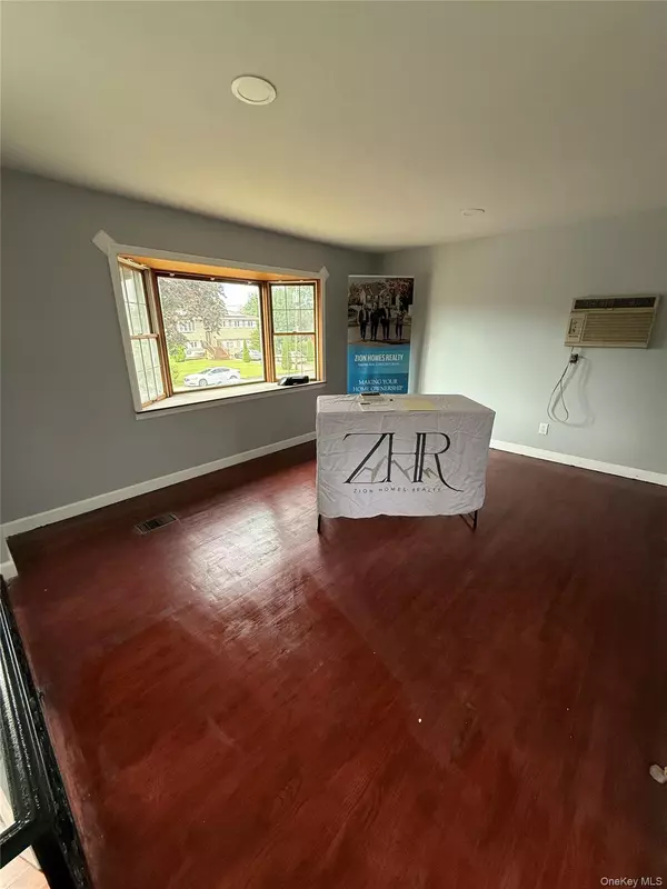 Brentwood, NY 11717,160 Van ST