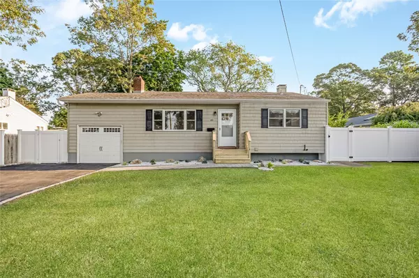 49 45th ST, Islip, NY 11751