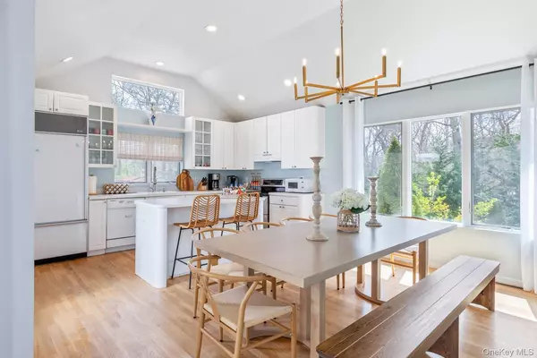Hampton Bays, NY 11946,12 Douglas CT