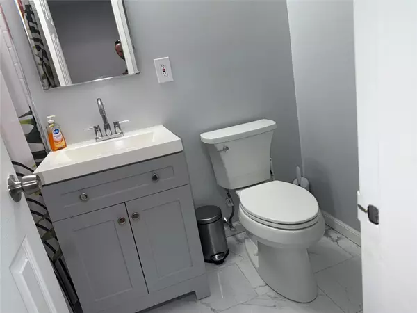 Port Chester, NY 10573,370 Westchester AVE #7P