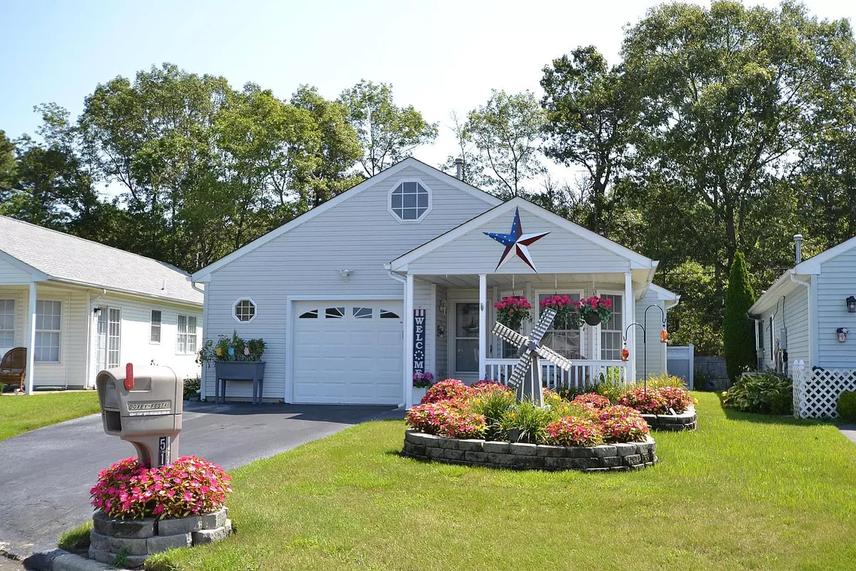 Manorville, NY 11949,5188 Village CIR