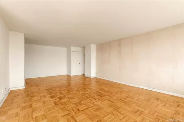 Beechhurst, NY 11357,166-25 Powells Cove Boulevard #11L