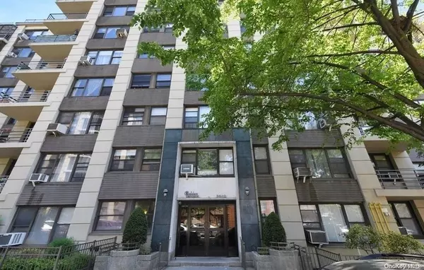 98-10 64th AVE #7D, Rego Park, NY 11374