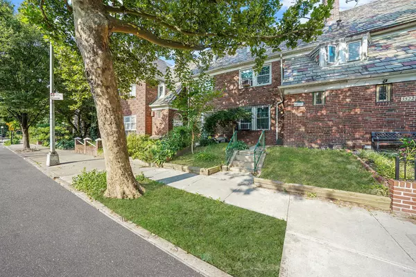 Jackson Heights, NY 11372,35-24 88th ST