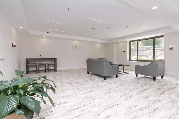 Bronxville, NY 10708,1376 Midland AVE #702