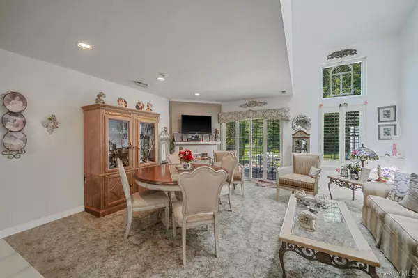 Manorville, NY 11949,158 Gothic CIR