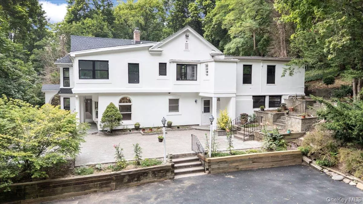 Muttontown, NY 11732,1101 Jericho Oyster Bay Road