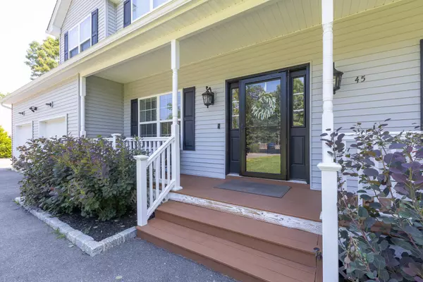 Ridge, NY 11961,45 Old Saddle RD