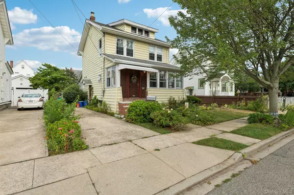 60 Woodlawn AVE, Valley Stream, NY 11581