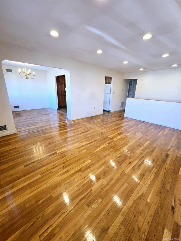 Howard Beach, NY 11414,159-42 81st ST