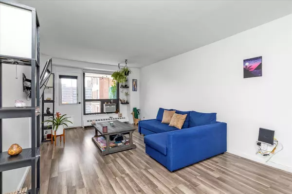 Rego Park, NY 11374,61-15 98th ST #14G