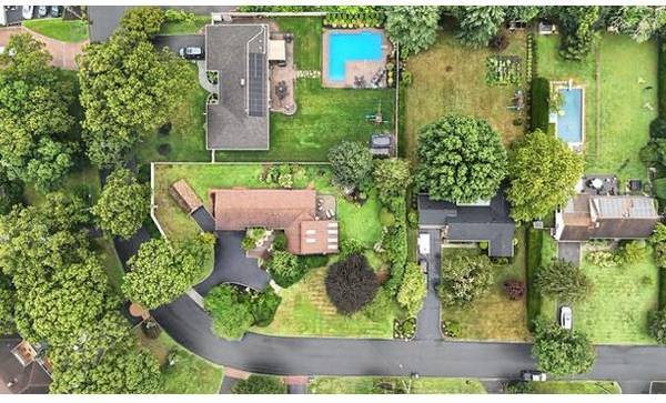 24 Ursular CT, Smithtown, NY 11787